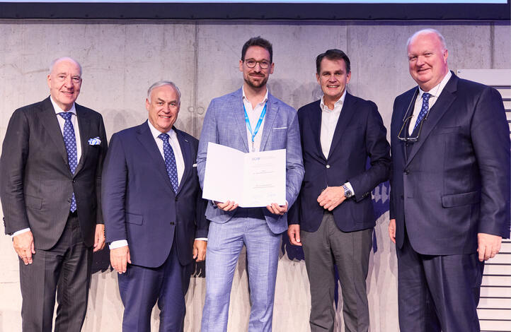 Prof. Dr. Dietmar Pennig, Generalsekretär DGOU,  Prof. Dr. Bernd Kladny, stv. Generalsekretär DGOU,  Dr. Alexander Franz, Preisträger,  Prof. Dr. Ulrich Stöckle, stv. Präsident DGOU,  Prof. Dr. Christoph Lohmann, Präsident DGOU
