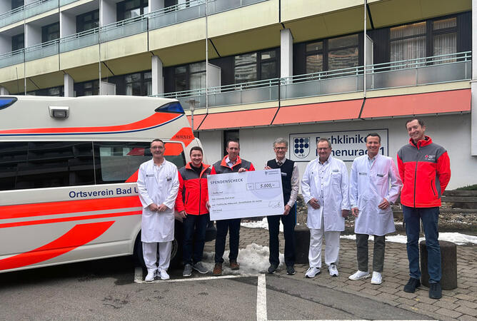 m&i-Fachkliniken Hohenurach fördern neue DRK-Fahrzeuganschaffung