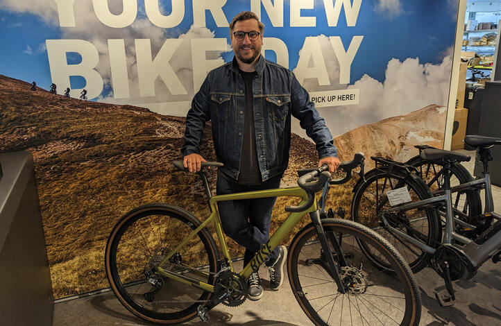 Clemens Frankenberger mit seinem neuen Gravel-Bike